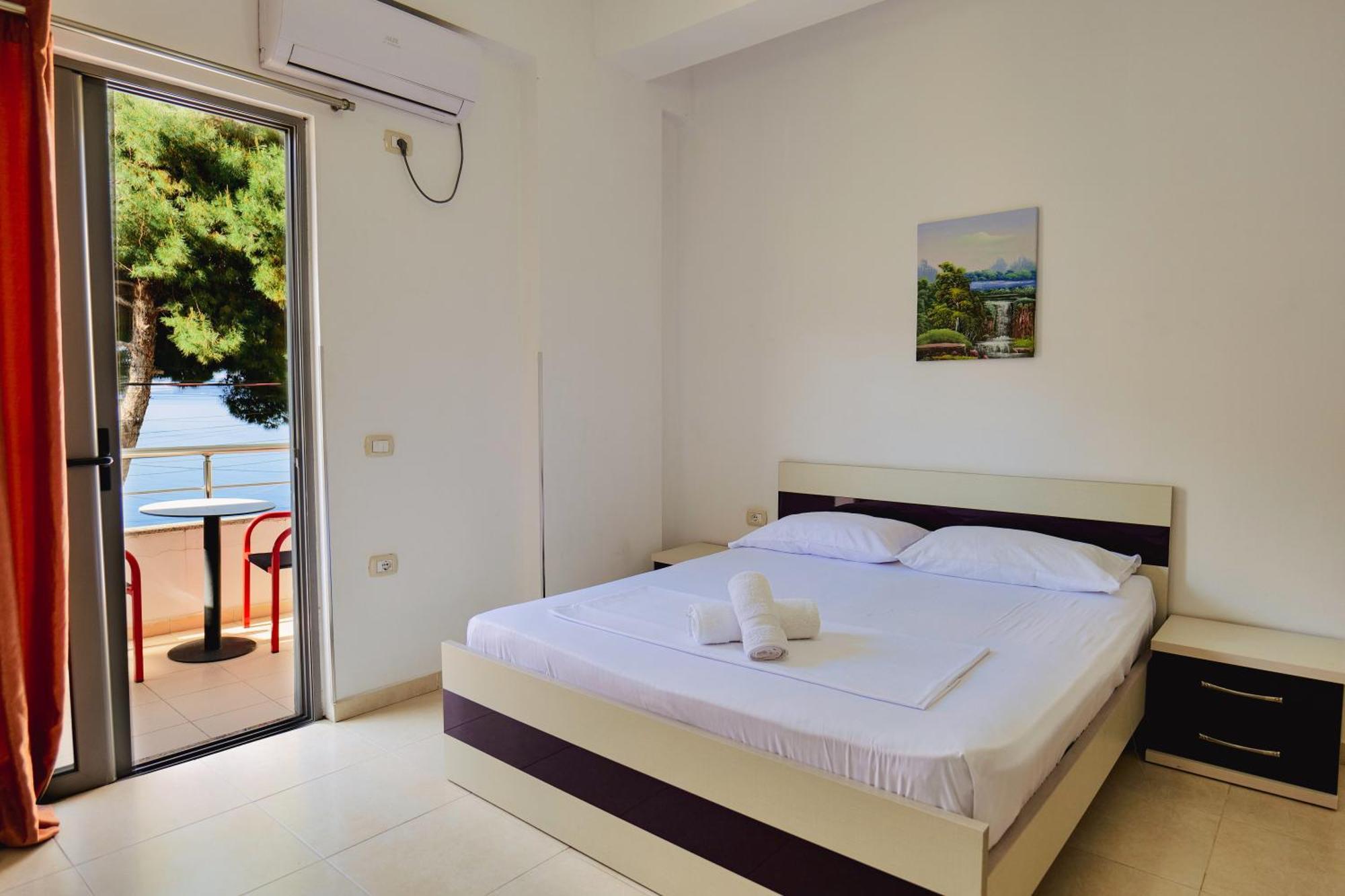 Summer Kiss Hotel Sarandë Exterior foto