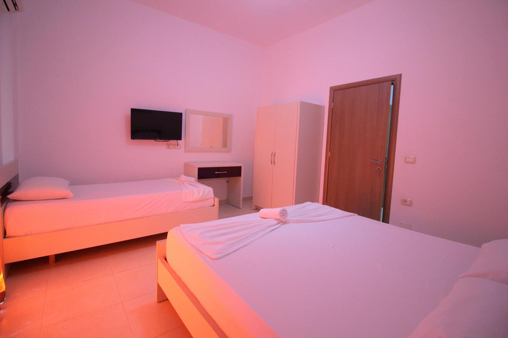 Summer Kiss Hotel Sarandë Exterior foto
